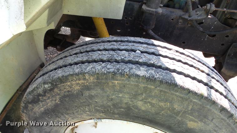 image for item DC2588 1997 International 4700 box truck