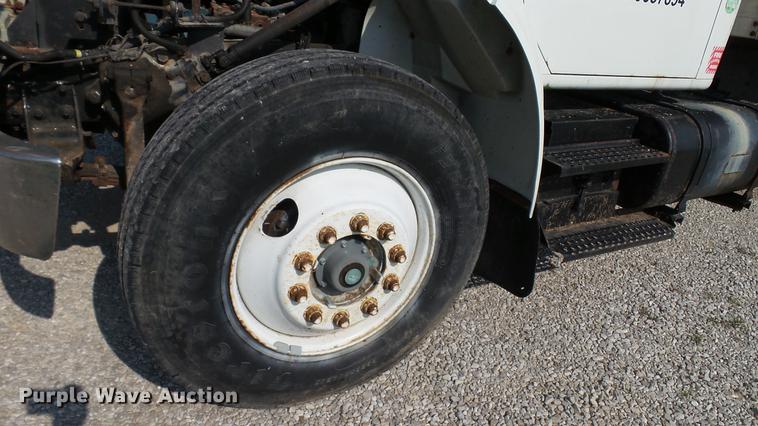 image for item DC2588 1997 International 4700 box truck