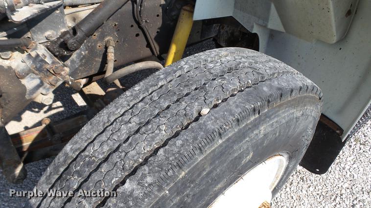 image for item DC2588 1997 International 4700 box truck