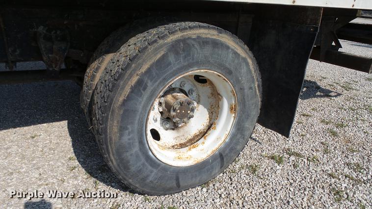 image for item DC2588 1997 International 4700 box truck