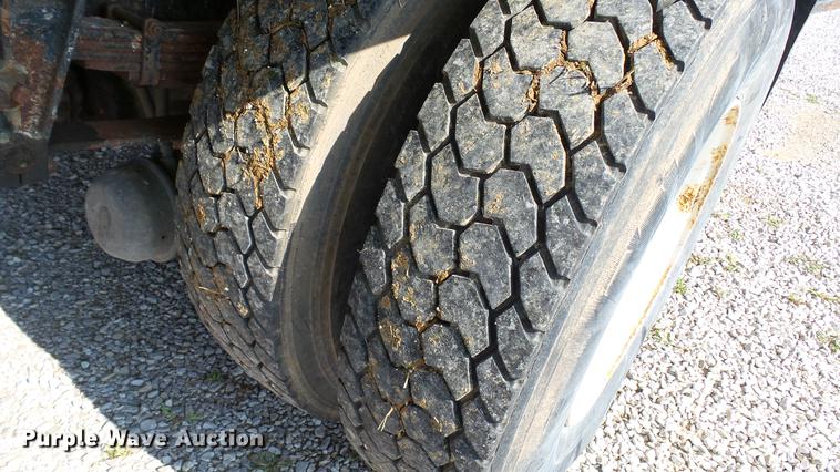 image for item DC2588 1997 International 4700 box truck