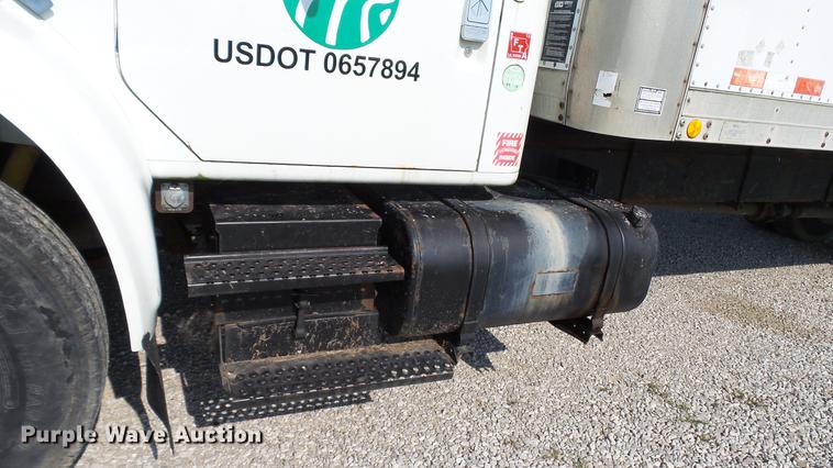 image for item DC2588 1997 International 4700 box truck