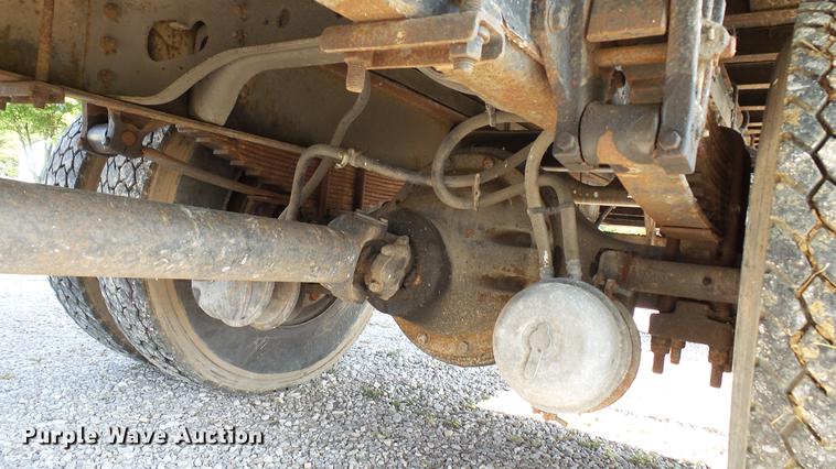 image for item DC2588 1997 International 4700 box truck