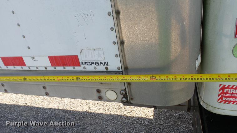 image for item DC2588 1997 International 4700 box truck