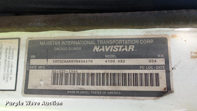 image for item DC2588 1997 International 4700 box truck