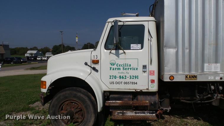 image for item DC2589 1992 International 4700 seed tender truck