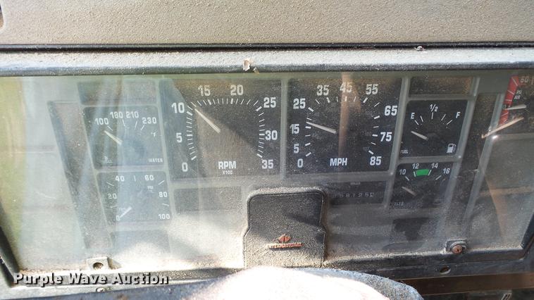 image for item DC2589 1992 International 4700 seed tender truck