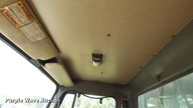 image for item DC2589 1992 International 4700 seed tender truck