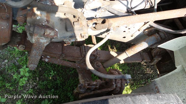 image for item DC2589 1992 International 4700 seed tender truck