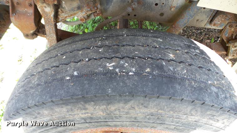 image for item DC2589 1992 International 4700 seed tender truck