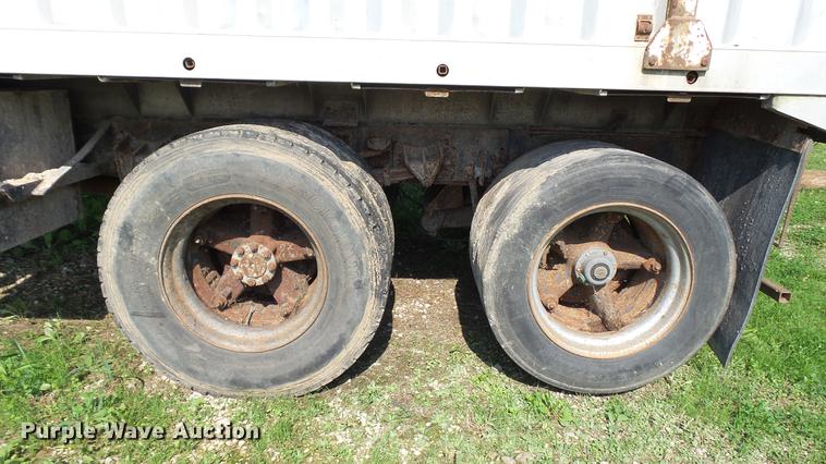 image for item DC2589 1992 International 4700 seed tender truck