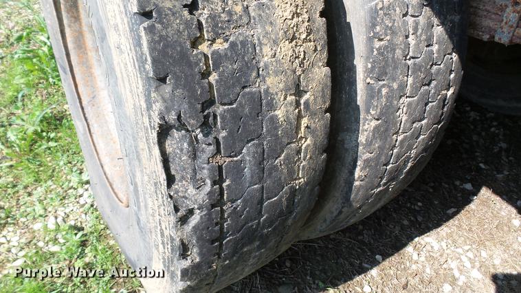 image for item DC2589 1992 International 4700 seed tender truck