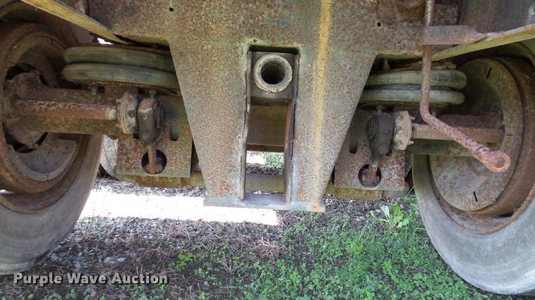 image for item DC2589 1992 International 4700 seed tender truck