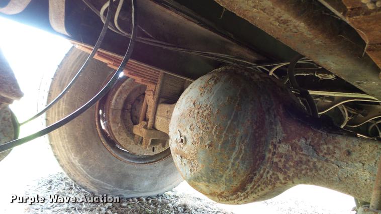 image for item DC2589 1992 International 4700 seed tender truck