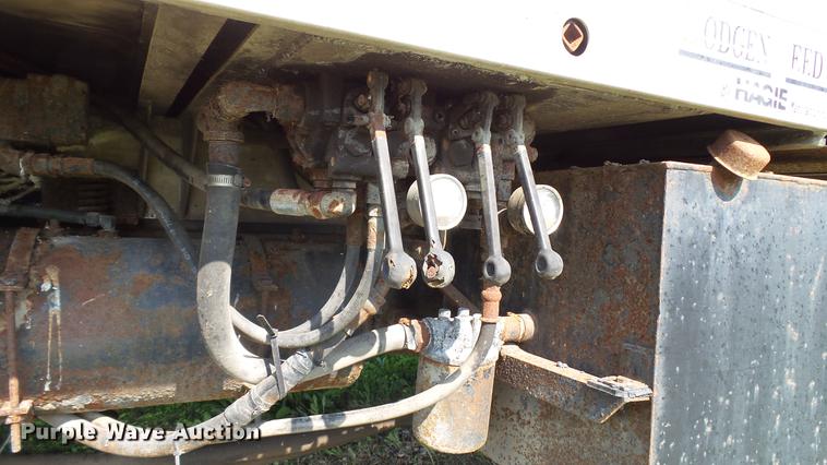 image for item DC2589 1992 International 4700 seed tender truck