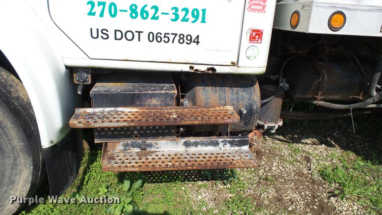 image for item DC2589 1992 International 4700 seed tender truck