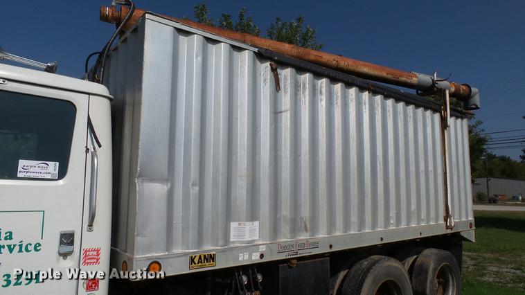 image for item DC2589 1992 International 4700 seed tender truck