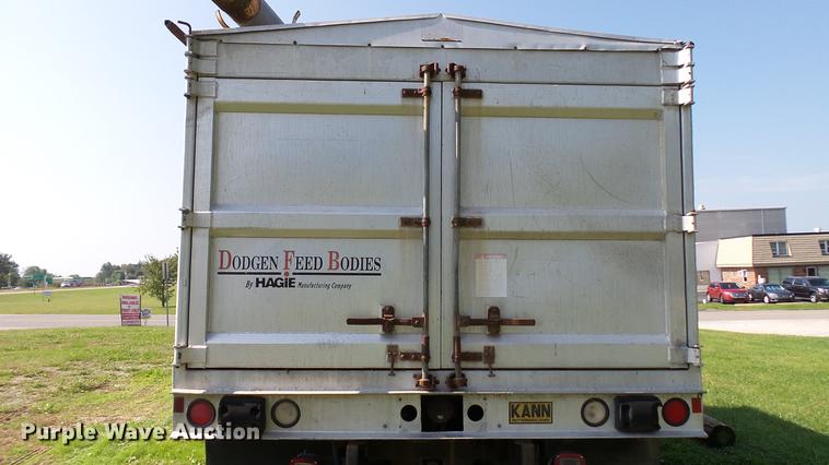 image for item DC2589 1992 International 4700 seed tender truck