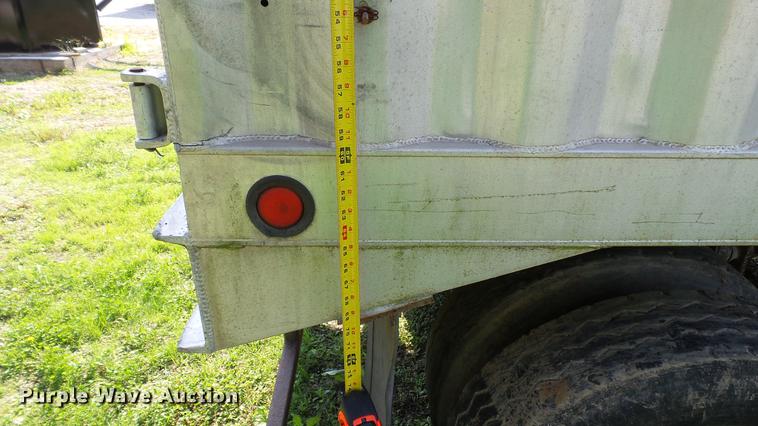 image for item DC2589 1992 International 4700 seed tender truck