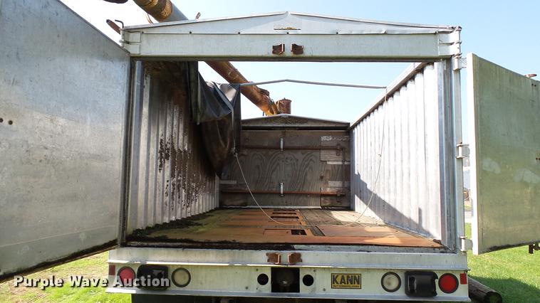 image for item DC2589 1992 International 4700 seed tender truck