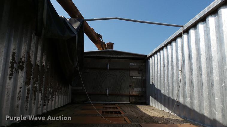 image for item DC2589 1992 International 4700 seed tender truck