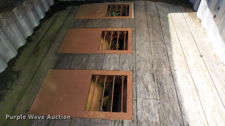 image for item DC2589 1992 International 4700 seed tender truck