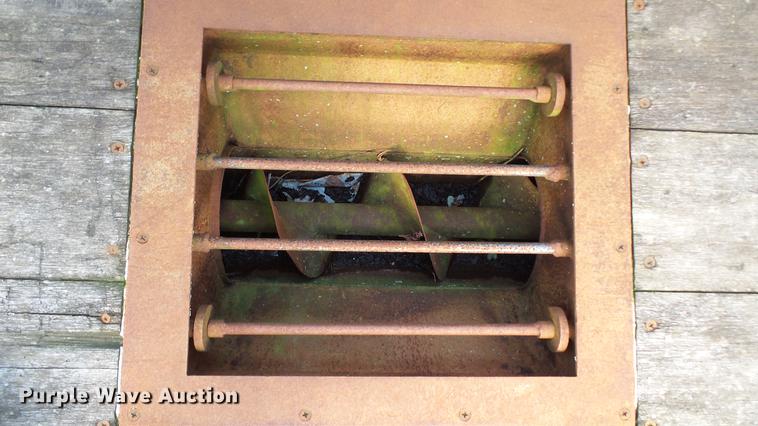 image for item DC2589 1992 International 4700 seed tender truck