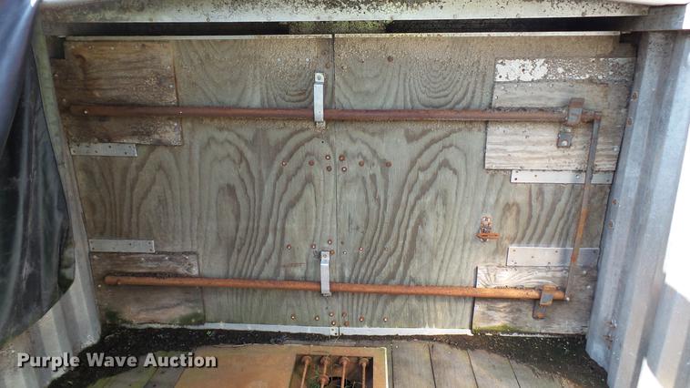 image for item DC2589 1992 International 4700 seed tender truck