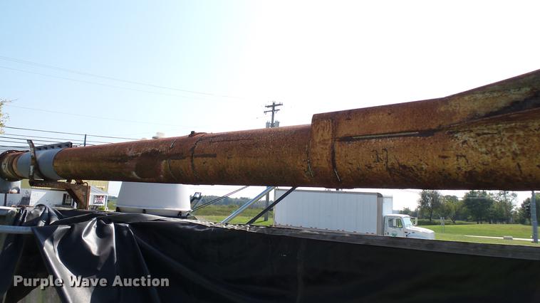 image for item DC2589 1992 International 4700 seed tender truck