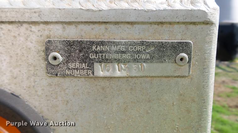 image for item DC2589 1992 International 4700 seed tender truck