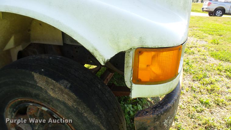 image for item DC2589 1992 International 4700 seed tender truck