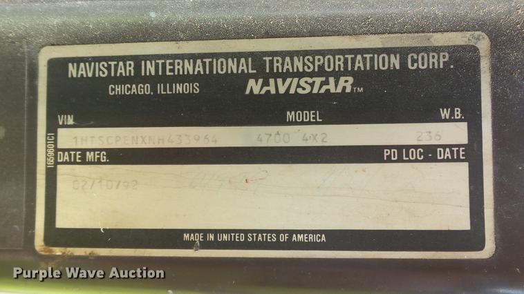 image for item DC2589 1992 International 4700 seed tender truck