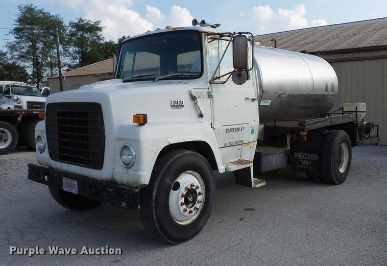 image for item DC2590 1983 Ford LN700 chemical distributor truck