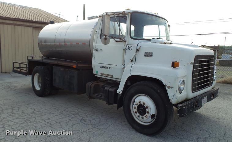 image for item DC2590 1983 Ford LN700 chemical distributor truck