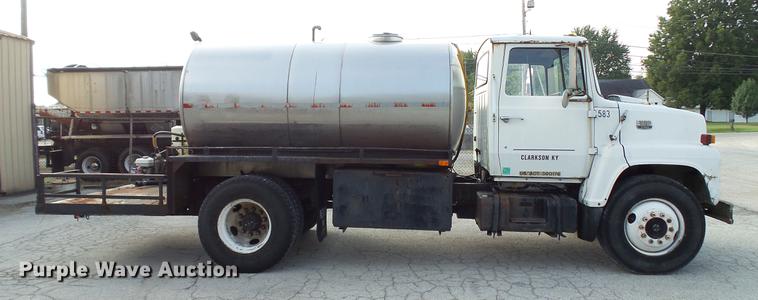 image for item DC2590 1983 Ford LN700 chemical distributor truck