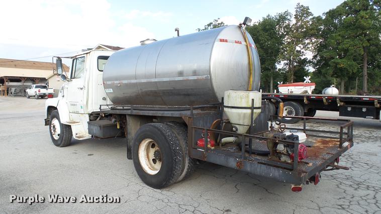 image for item DC2590 1983 Ford LN700 chemical distributor truck