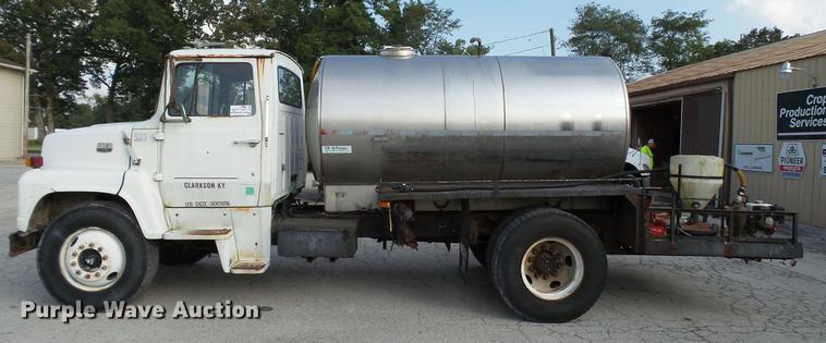 image for item DC2590 1983 Ford LN700 chemical distributor truck