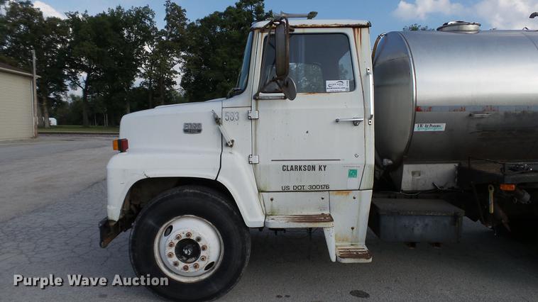 image for item DC2590 1983 Ford LN700 chemical distributor truck