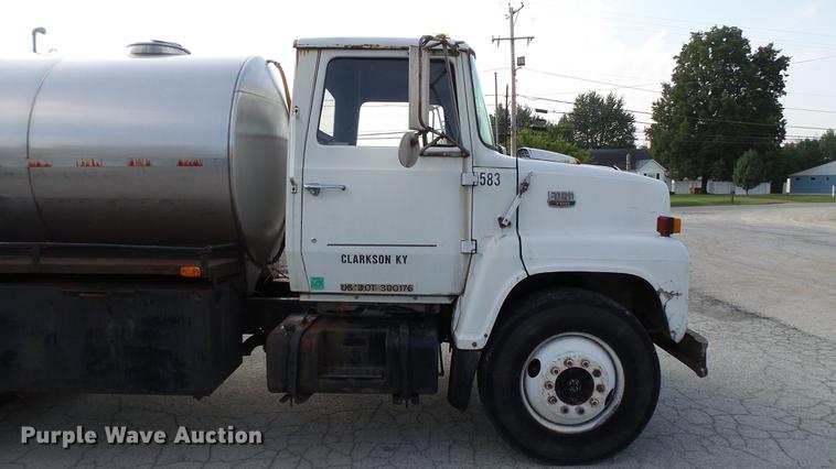 image for item DC2590 1983 Ford LN700 chemical distributor truck