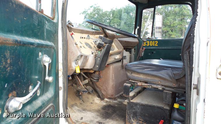 image for item DC2590 1983 Ford LN700 chemical distributor truck