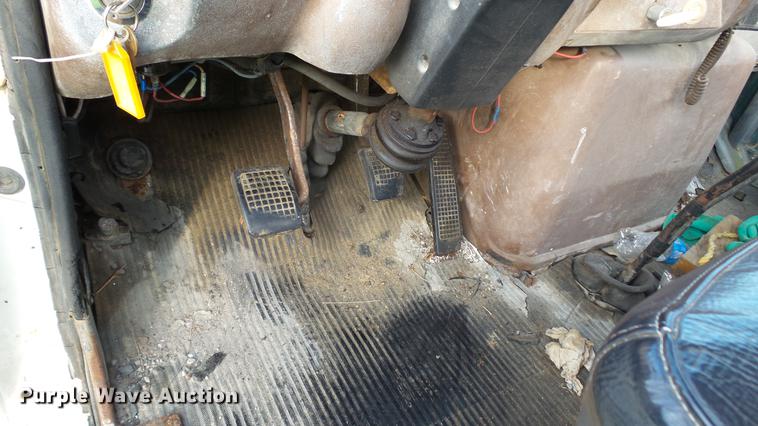 image for item DC2590 1983 Ford LN700 chemical distributor truck