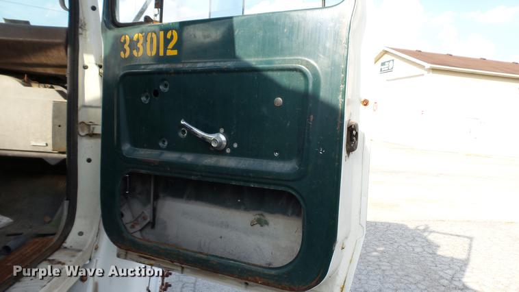 image for item DC2590 1983 Ford LN700 chemical distributor truck