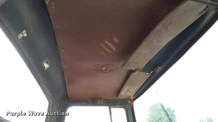 image for item DC2590 1983 Ford LN700 chemical distributor truck