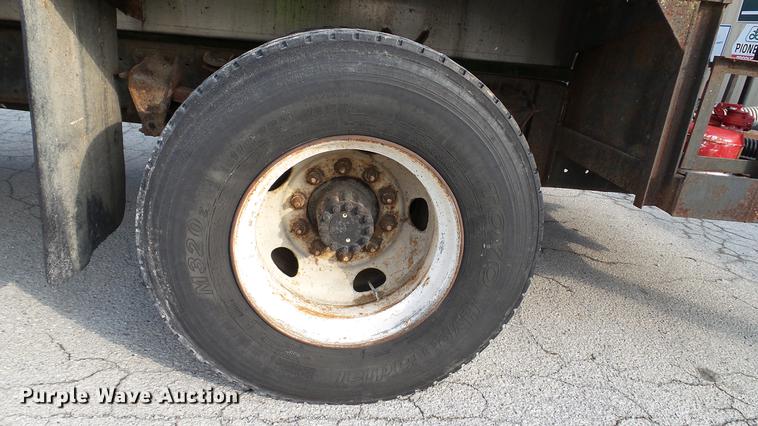 image for item DC2590 1983 Ford LN700 chemical distributor truck