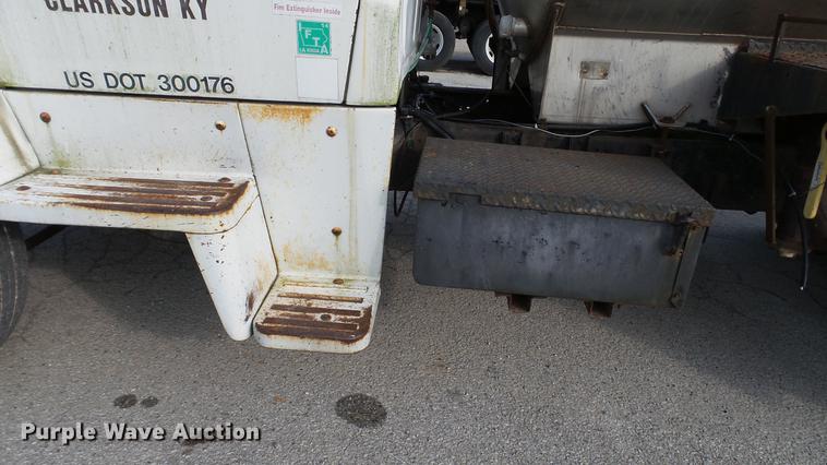 image for item DC2590 1983 Ford LN700 chemical distributor truck