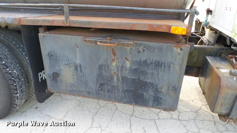 image for item DC2590 1983 Ford LN700 chemical distributor truck