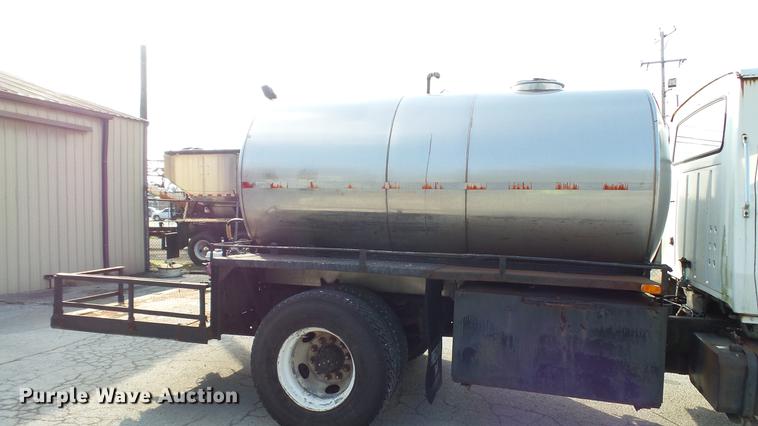 image for item DC2590 1983 Ford LN700 chemical distributor truck