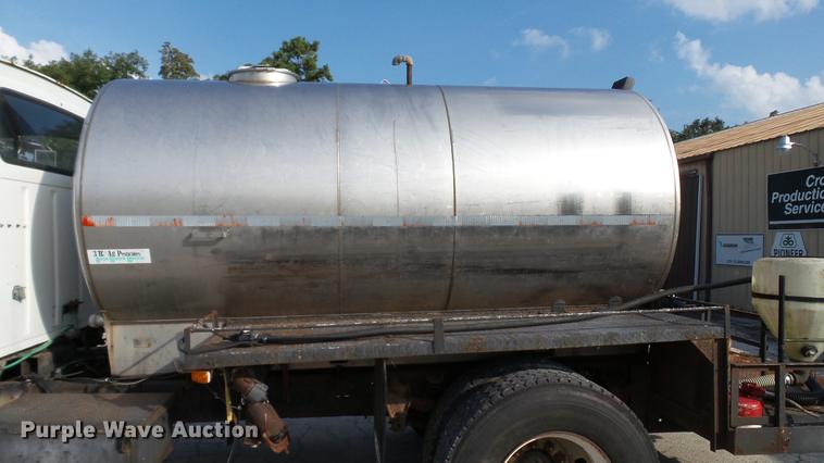 image for item DC2590 1983 Ford LN700 chemical distributor truck