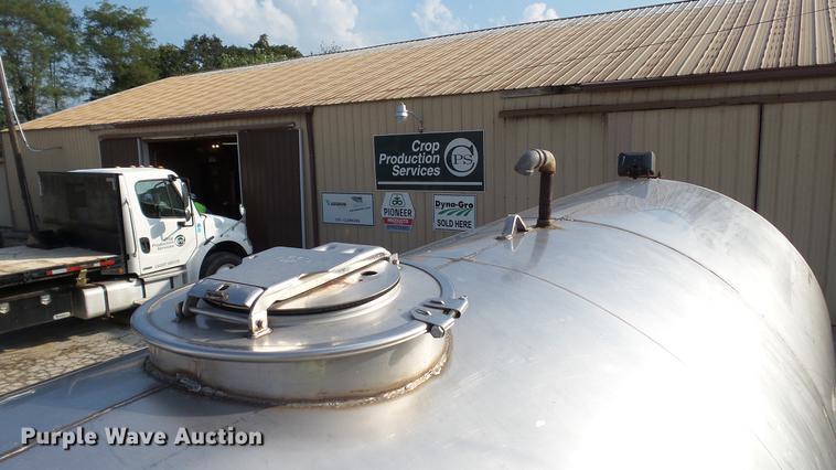 image for item DC2590 1983 Ford LN700 chemical distributor truck