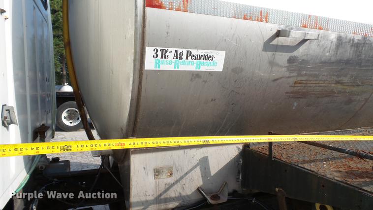 image for item DC2590 1983 Ford LN700 chemical distributor truck